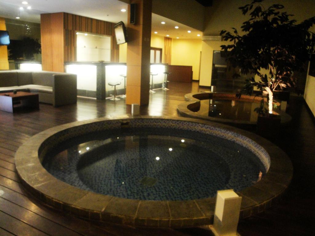 Sutanraja Hotel Manado Exterior photo