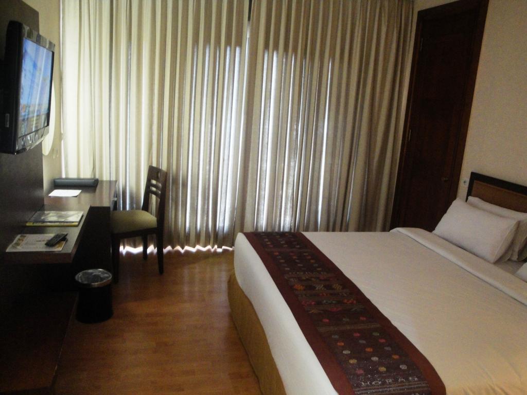 Sutanraja Hotel Manado Room photo