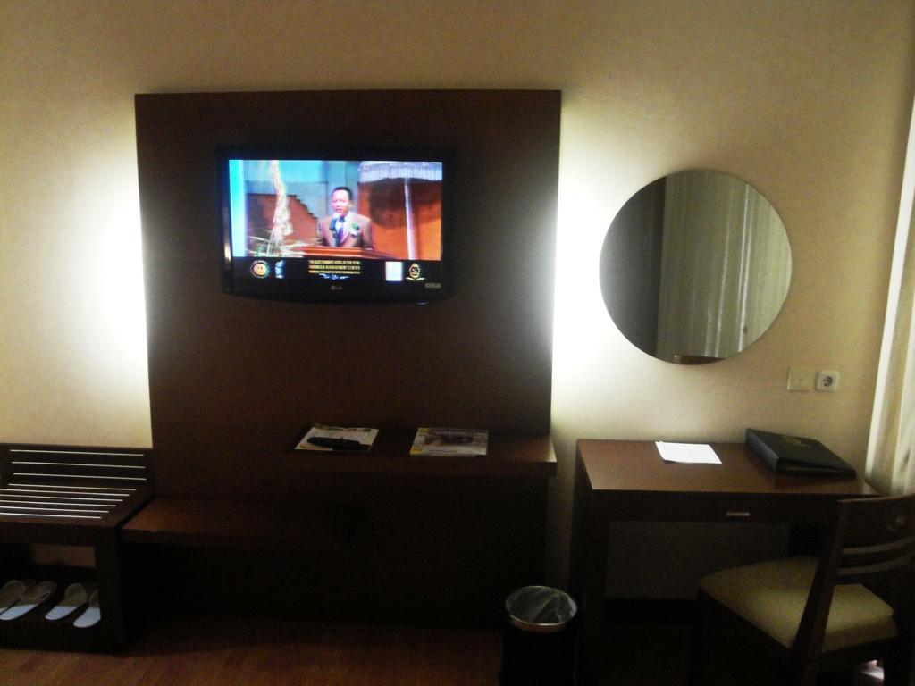 Sutanraja Hotel Manado Room photo