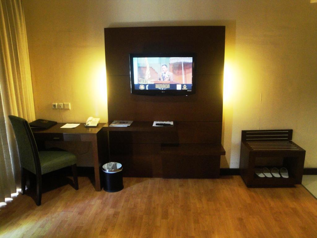 Sutanraja Hotel Manado Room photo