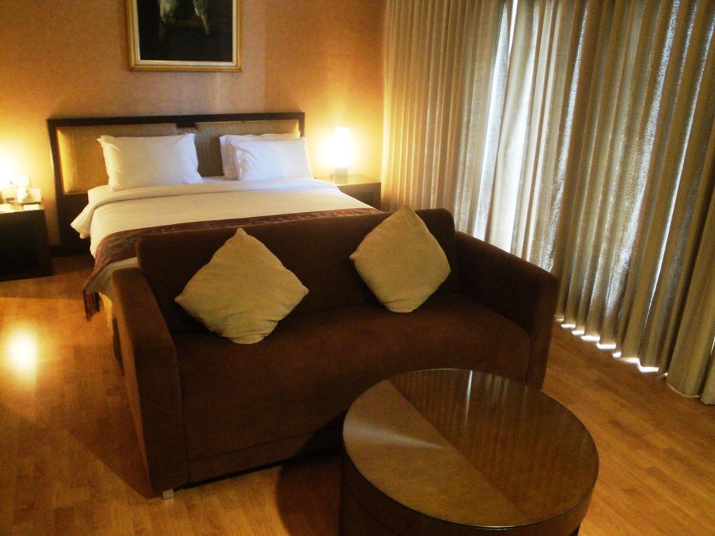 Sutanraja Hotel Manado Room photo