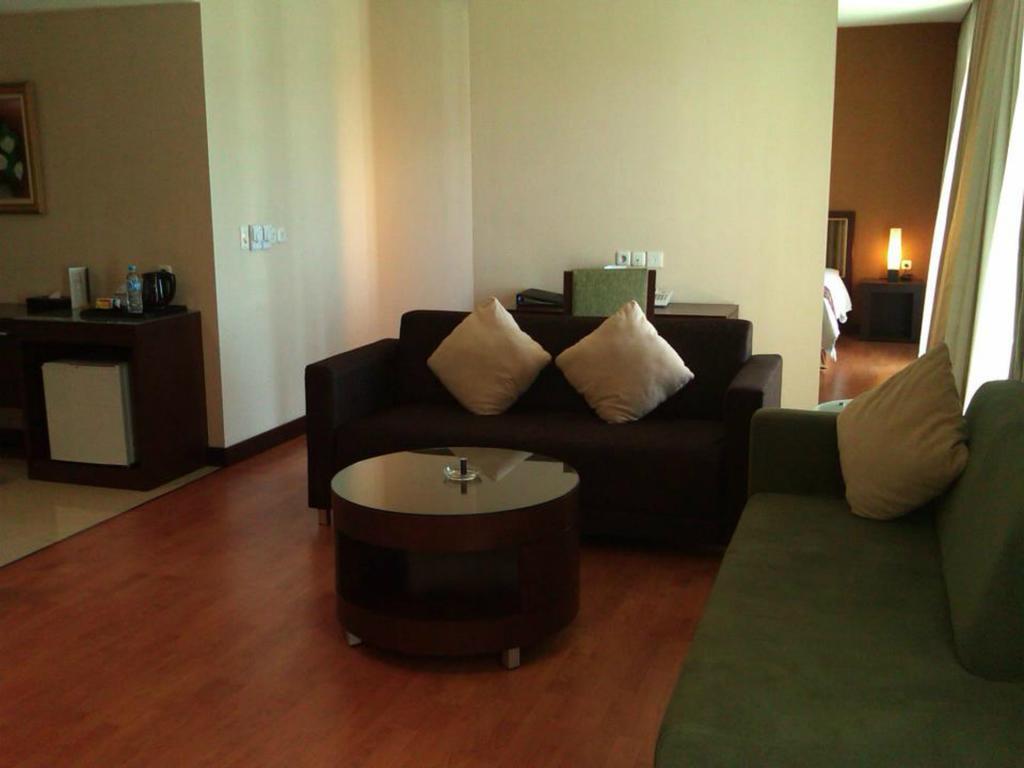 Sutanraja Hotel Manado Exterior photo