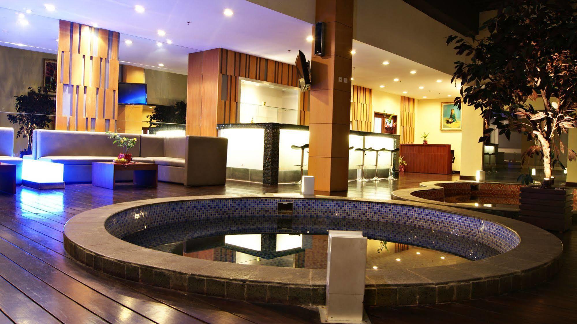 Sutanraja Hotel Manado Exterior photo