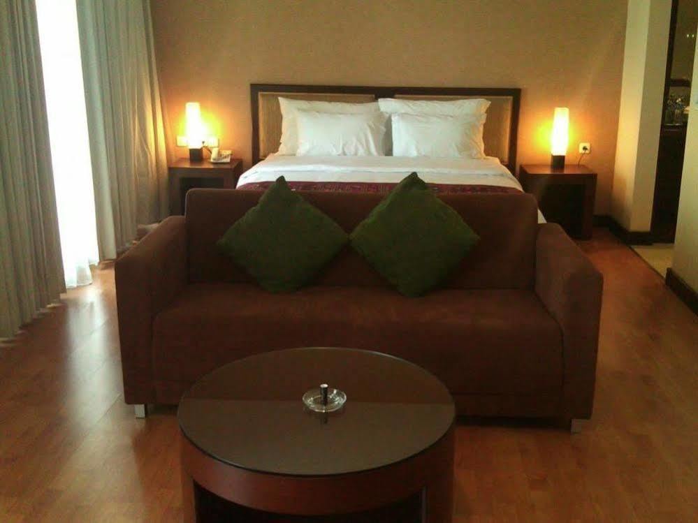 Sutanraja Hotel Manado Exterior photo